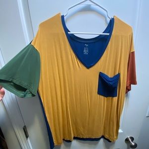 KYTE Women’s Relaxed VNeck